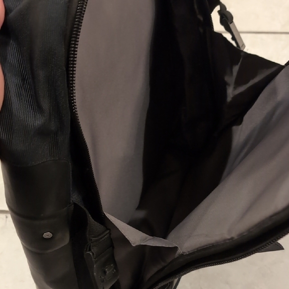 Porsche Design P2000 Black Backpack - Picture 4 of 9